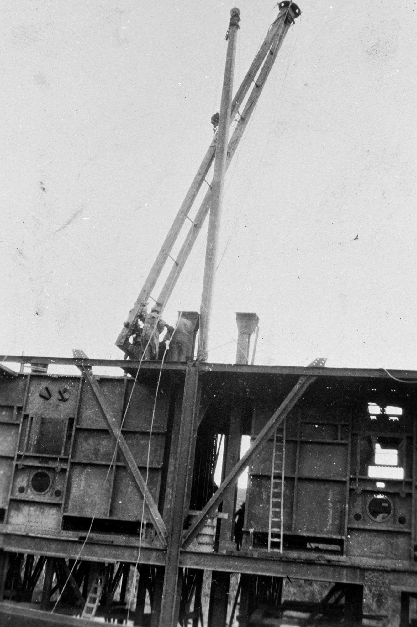 Stages in construction of Carbonisation works - Hamilton Libraries ...