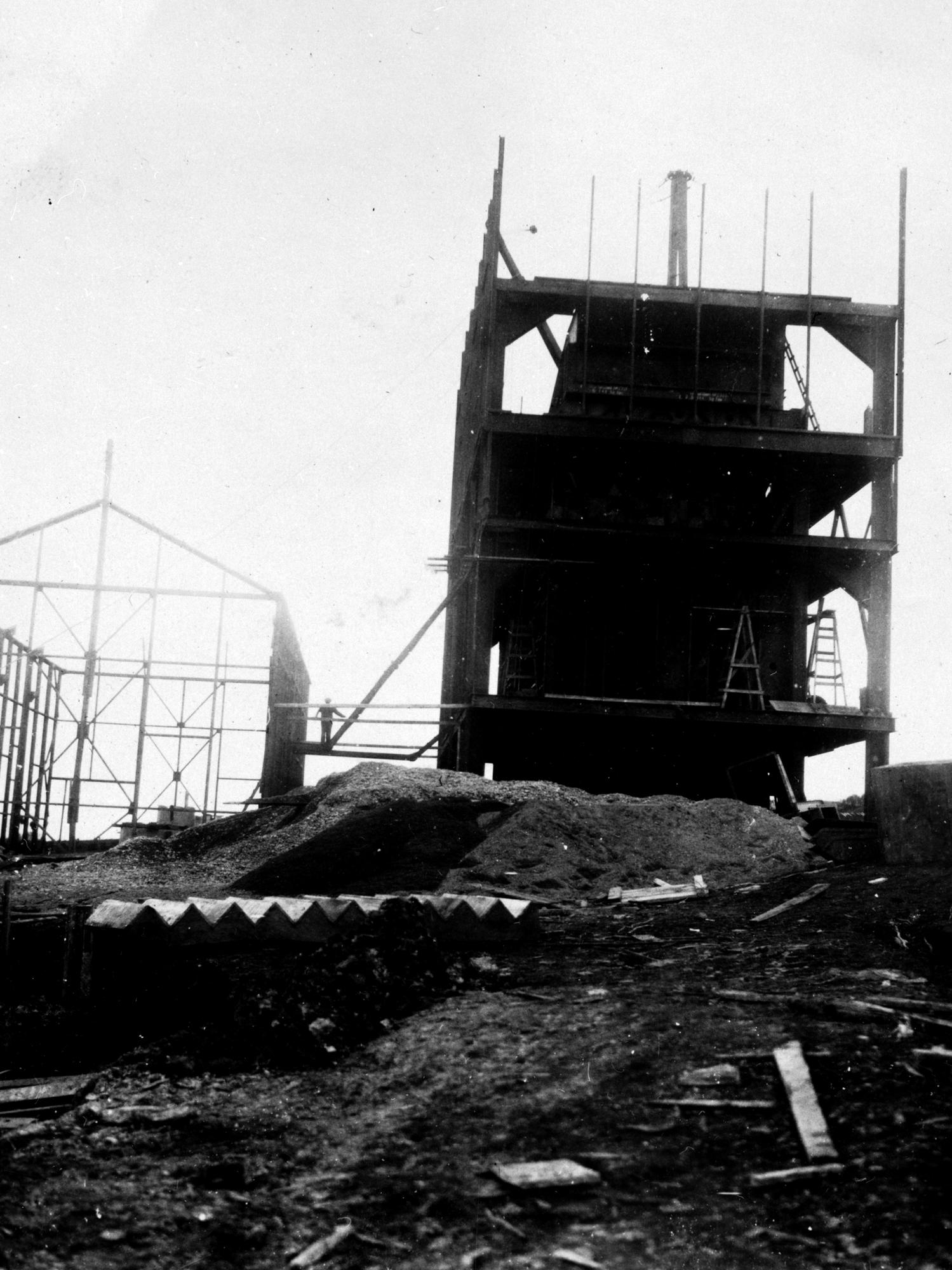 Stages in construction of Carbonisation works - Hamilton Libraries ...