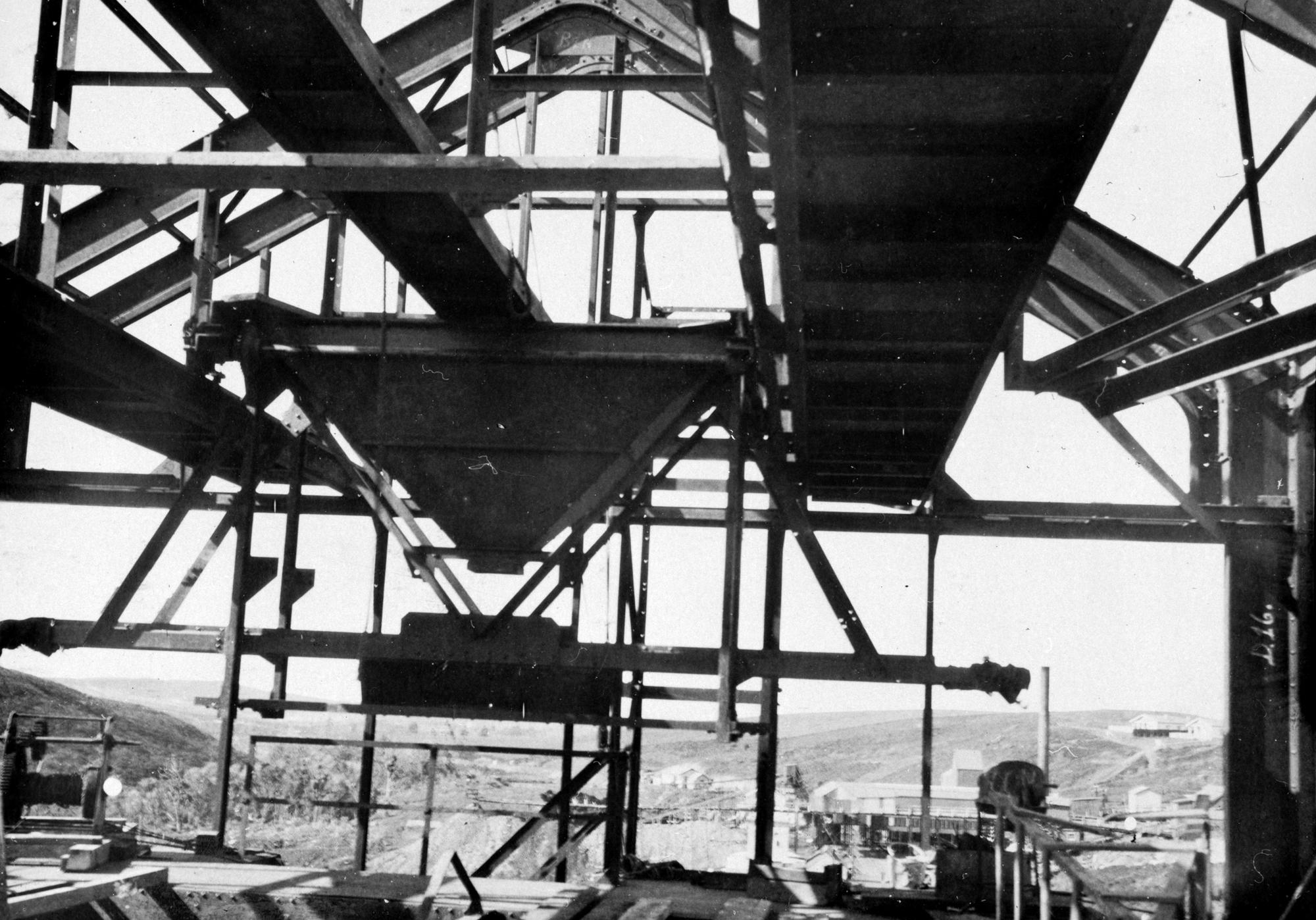 Stages in construction of Carbonisation works - Hamilton Libraries ...