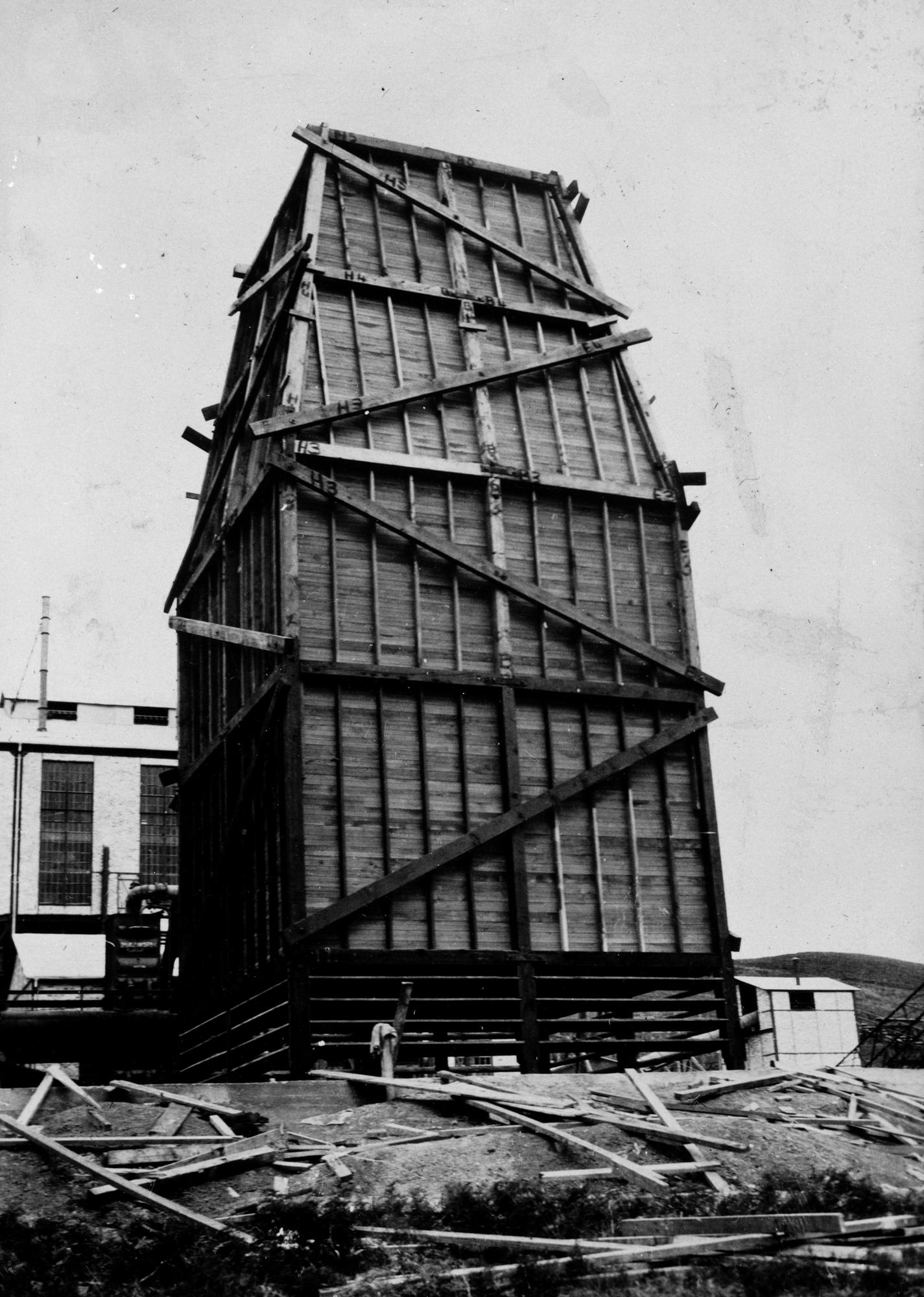 Stages in construction of Carbonisation works - Hamilton Libraries ...